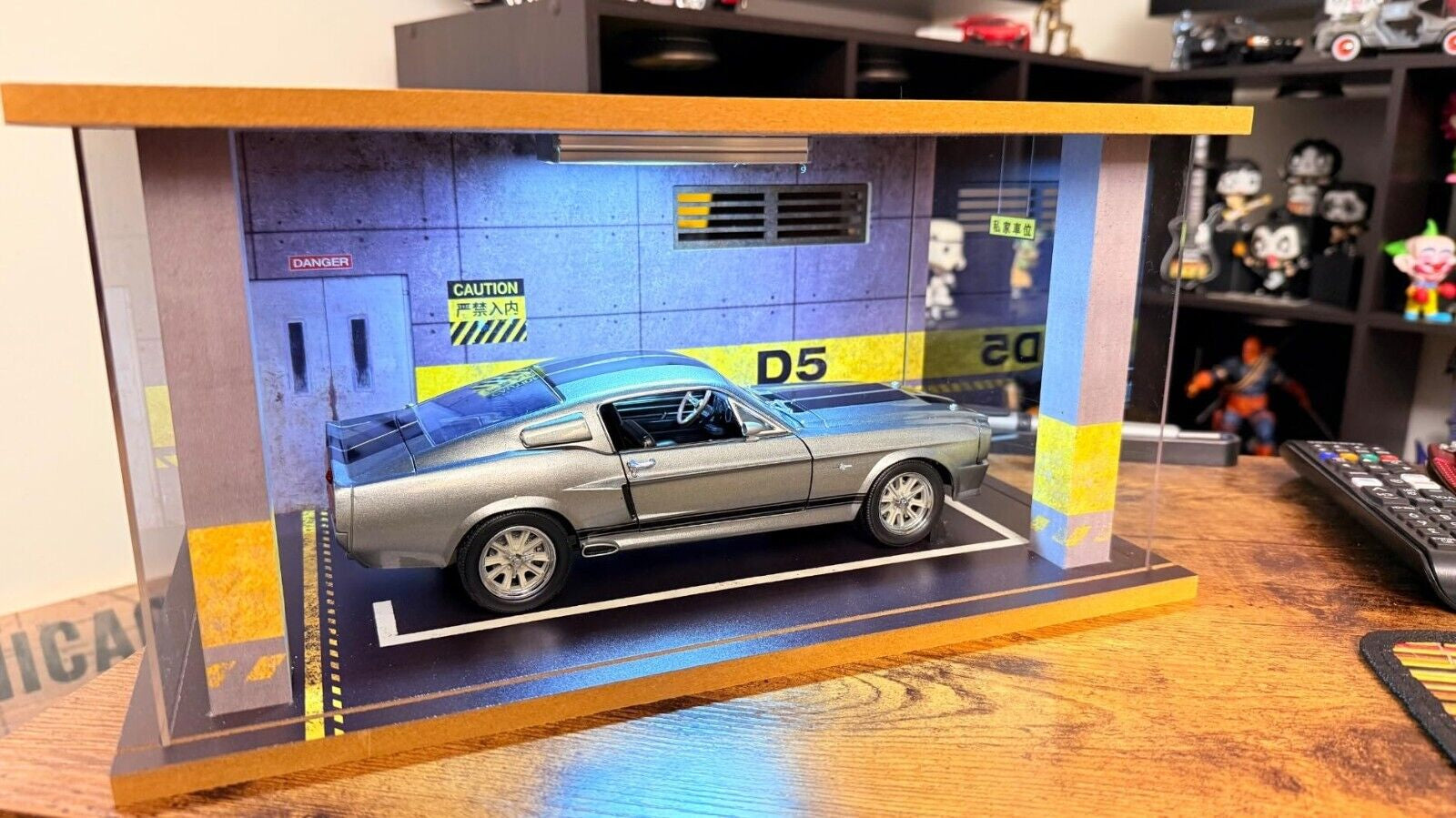 1/18 Scale Model Car Display Case Clear Acrylic Car Garage Display Case LED