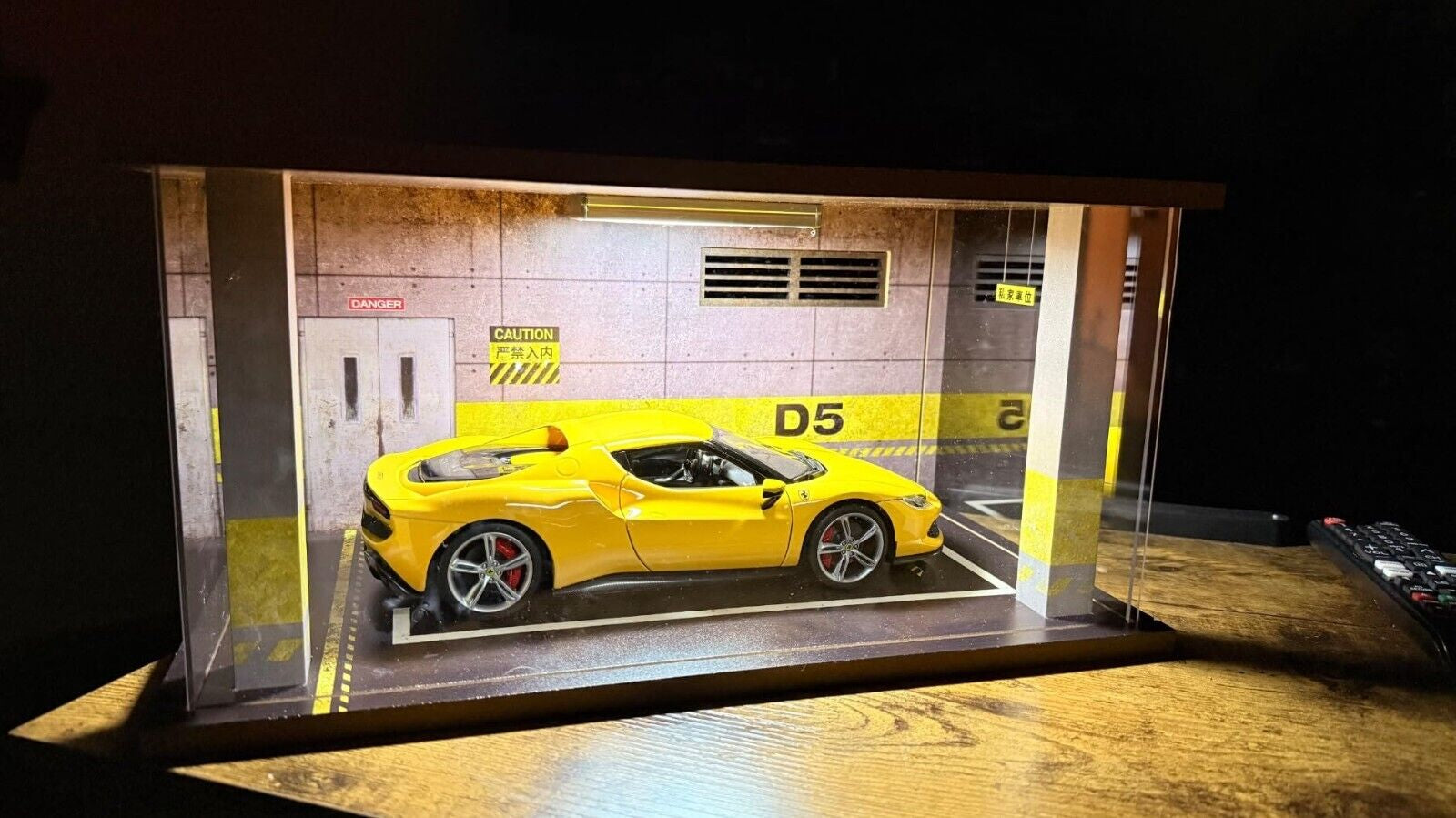 1/18 Scale Model Car Display Case Clear Acrylic Car Garage Display Case LED