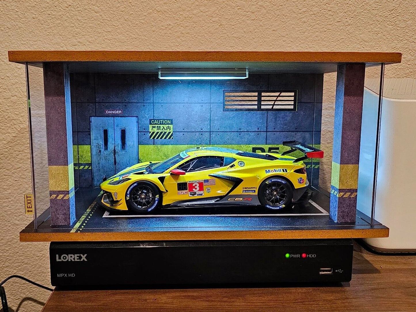 1/18 Scale Model Car Display Case Clear Acrylic Car Garage Display Case LED
