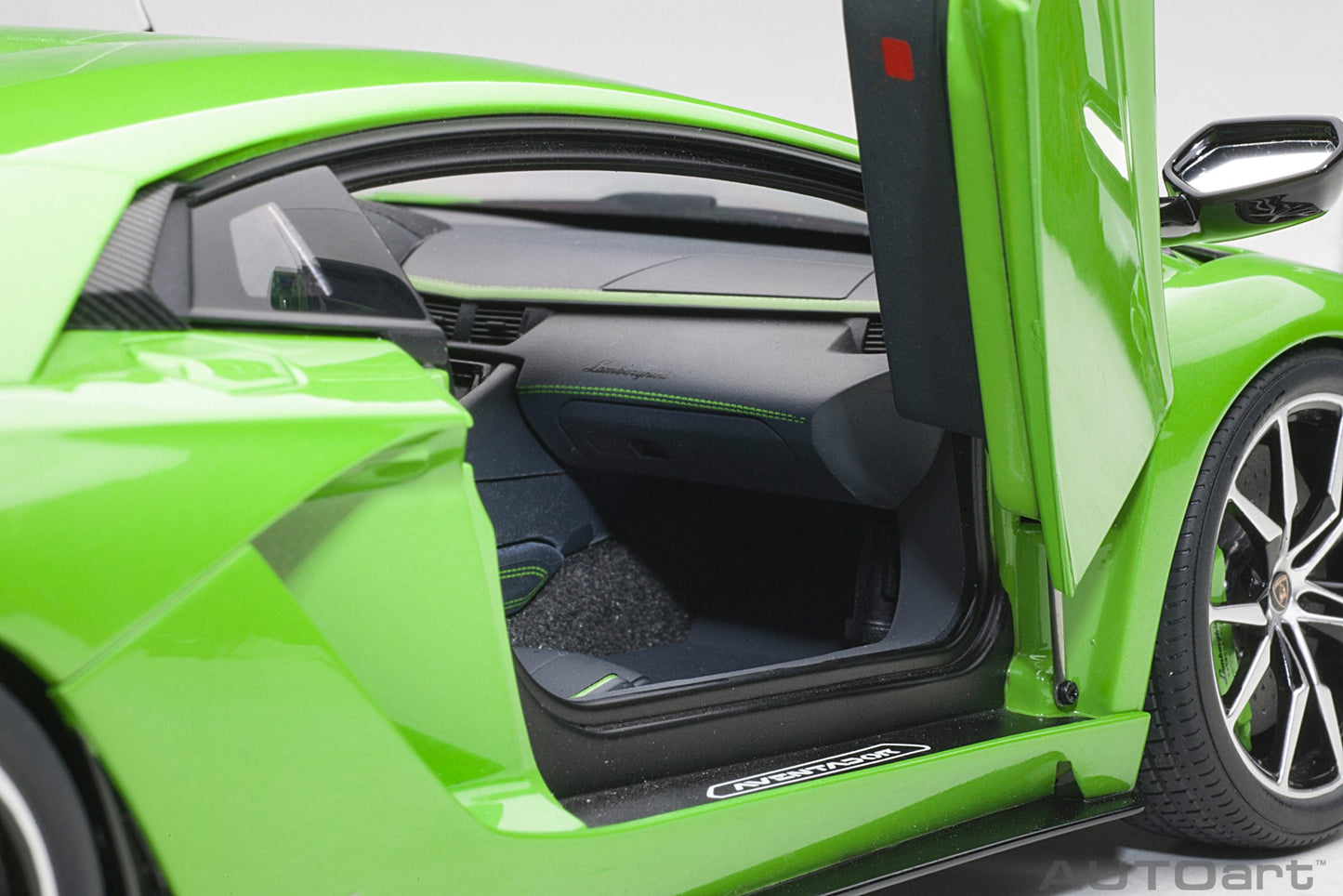 AUTOart 2017 Lamborghini Aventador S Verde Mantis (Pearl Green) 1:18