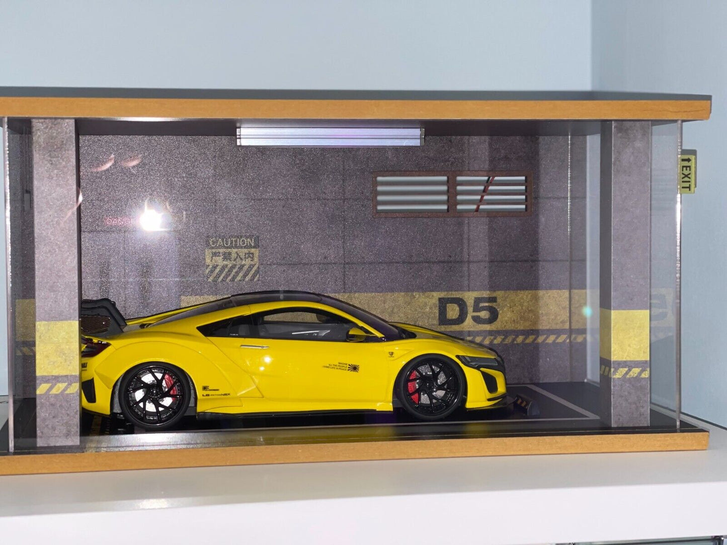 1/18 Scale Model Car Display Case Clear Acrylic Car Garage Display Case LED