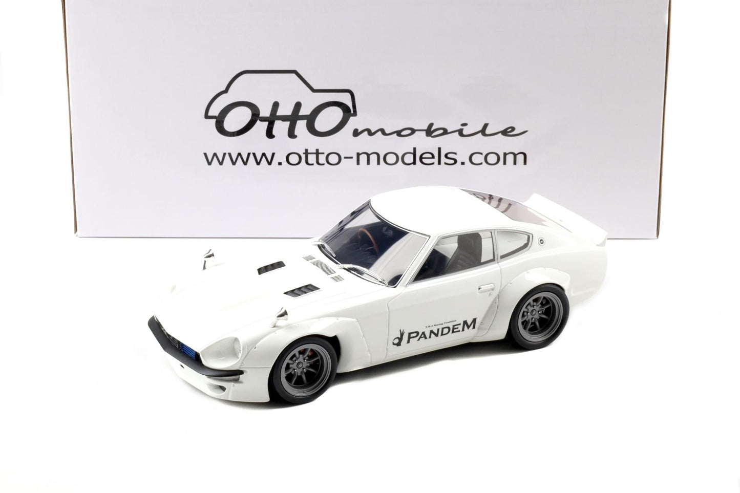 Otto 2015 Nissan Fairlady 240 Z Pandem White 1:18