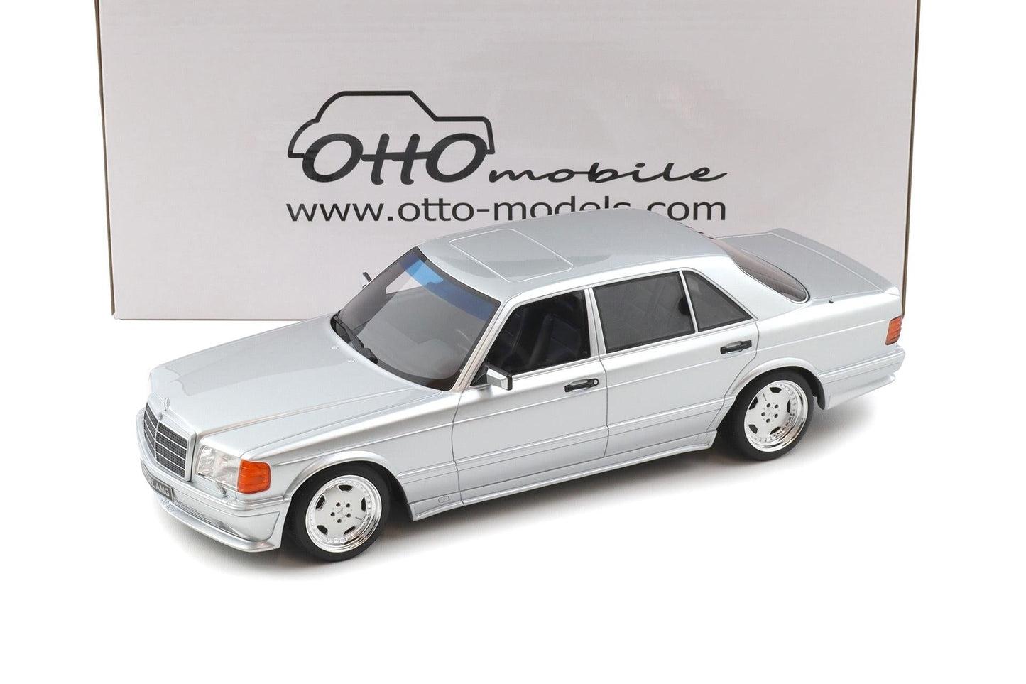 Otto Mobile Mercedes-Benz 560 SEL AMG 1:18 Diecast — Brilliant Silver