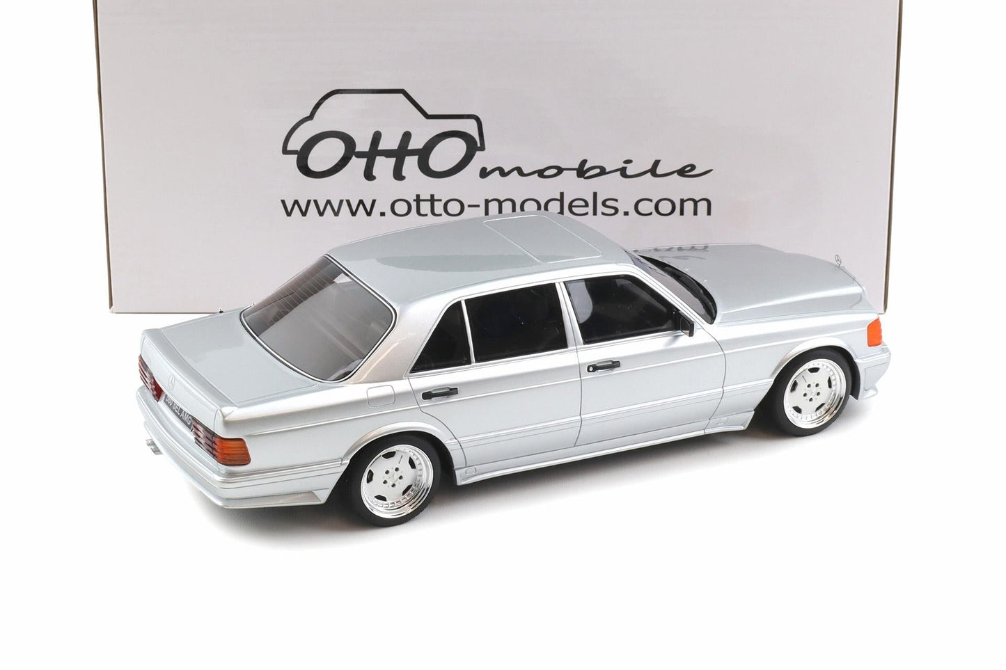 Otto Mobile Mercedes-Benz 560 SEL AMG 1:18 Diecast — Brilliant Silver