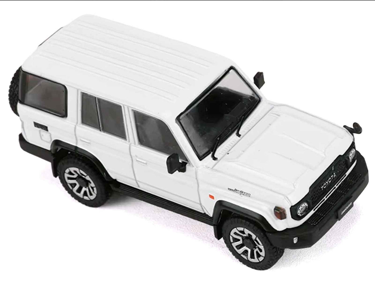 GCD Toyota Land Cruiser J76 White 1:64