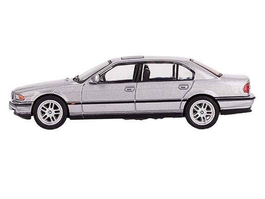 Mini GT BMW 750iL Aspen Silver 1:64