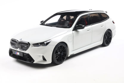 Solido 2024 BMW M5 (G99) Touring M Wagon Alpine White 1:18
