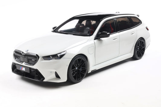 Solido 2024 BMW M5 (G99) Touring M Wagon Alpine White 1:18