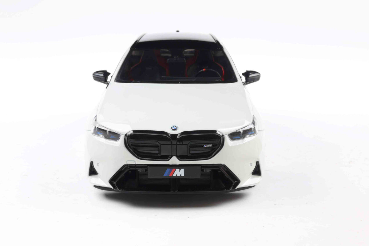 Solido 2024 BMW M5 (G99) Touring M Wagon Alpine White 1:18