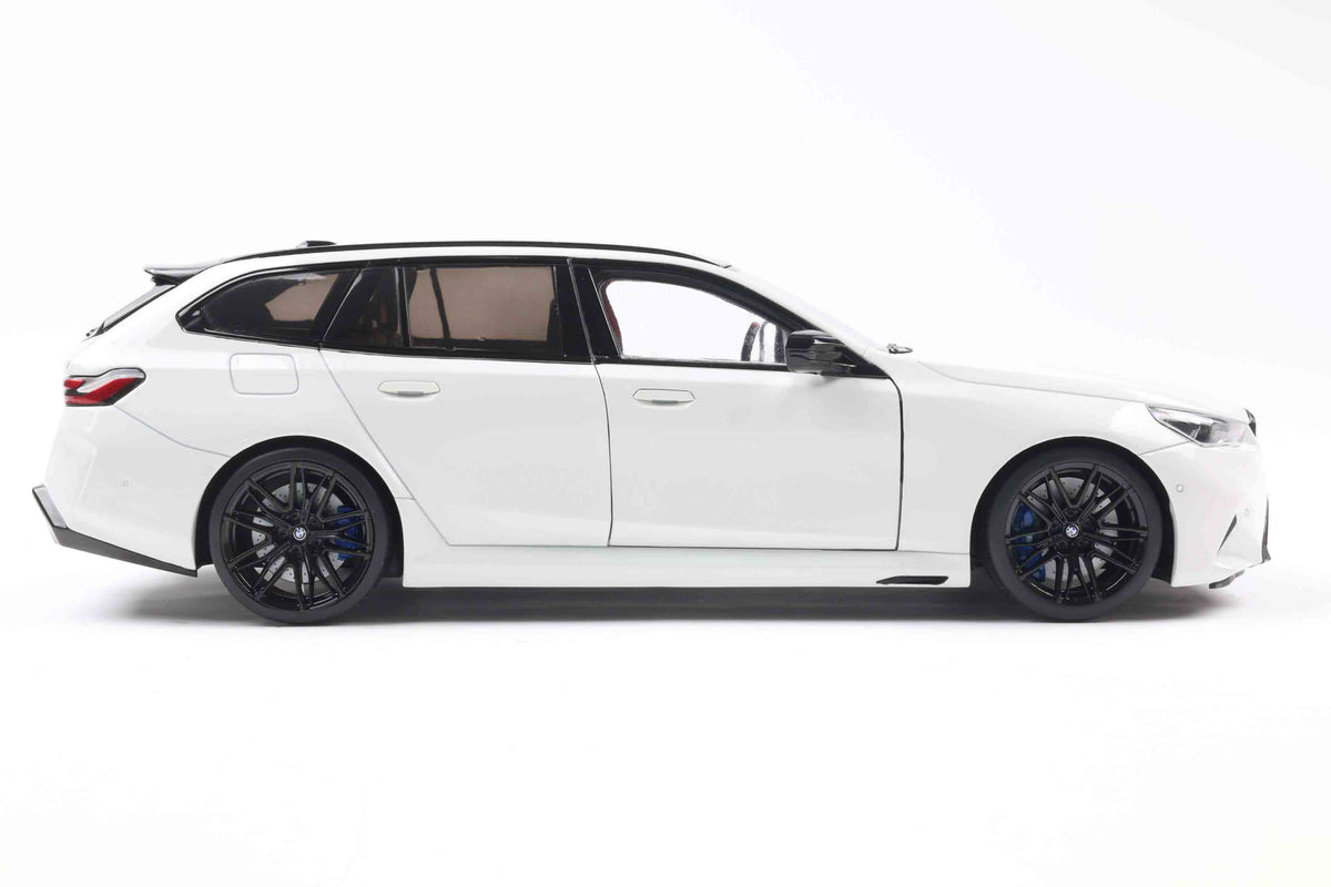 Solido 2024 BMW M5 (G99) Touring M Wagon Alpine White 1:18
