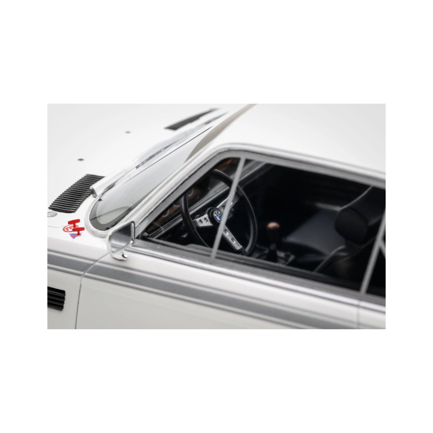 Otto Mobile BMW 3.0 CSL 1:18 Diecast — Chamonix White