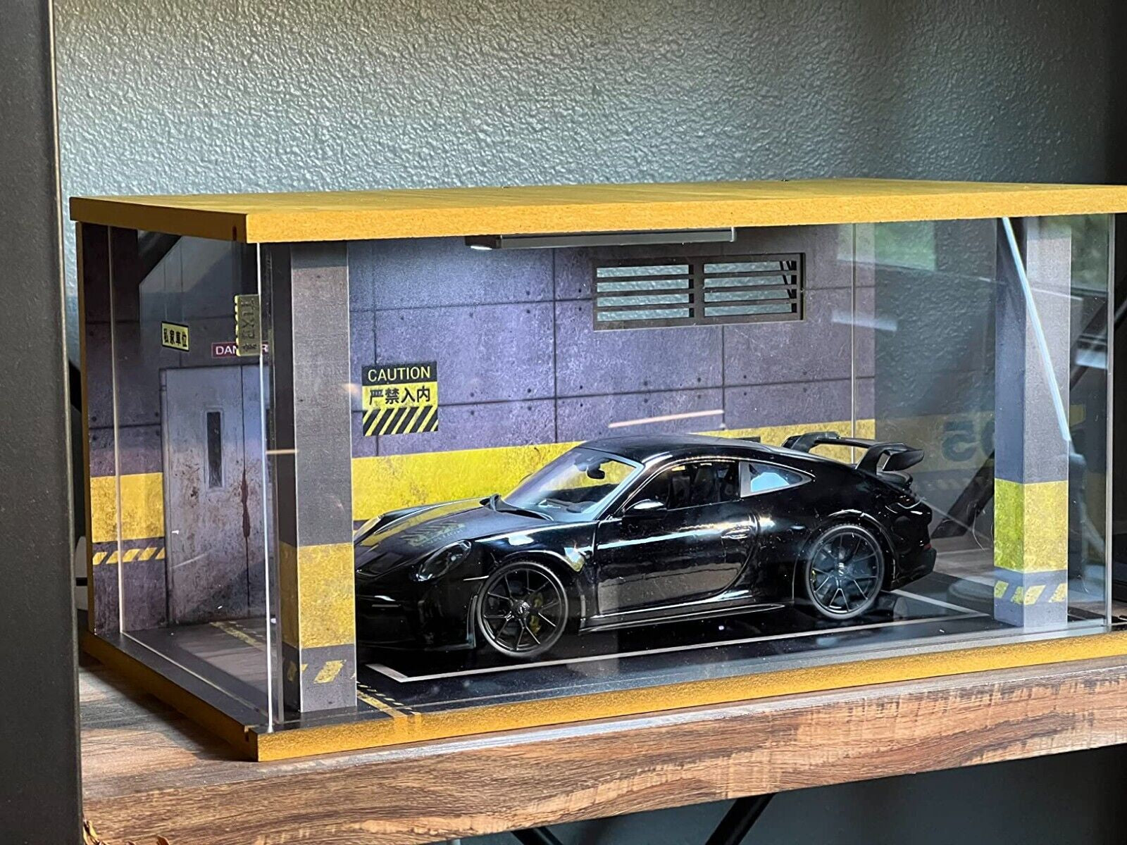 1/18 Scale Model Car Display Case Clear Acrylic Car Garage Display Case LED