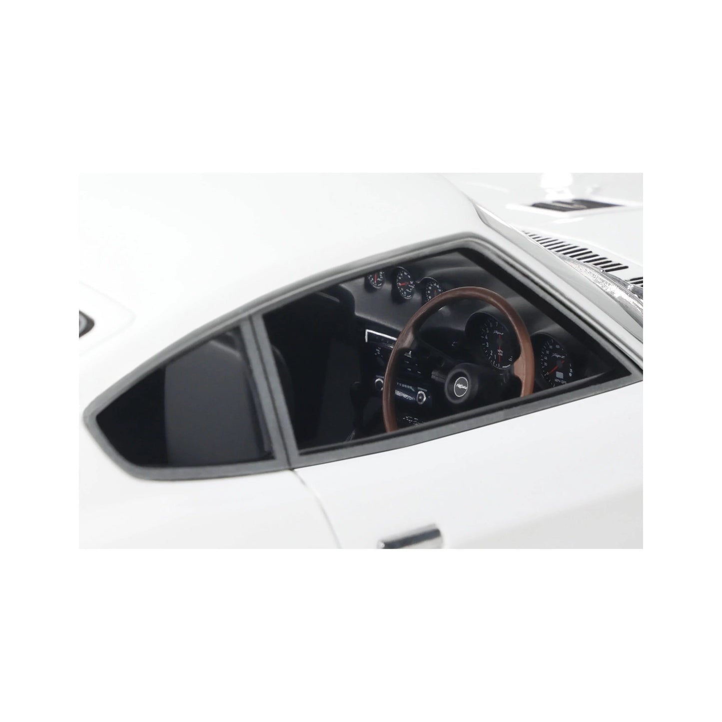 Otto 2015 Nissan Fairlady 240 Z Pandem White 1:18