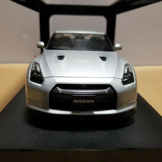 AUTOart Millennium Nissan Skyline GT-R (R35) Ultimate Metal Silver 1:18